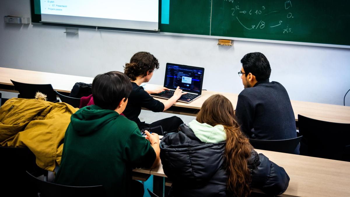 Catalunya se sitúa por encima de España en nivel educativo, pero con grandes brechas territoriales