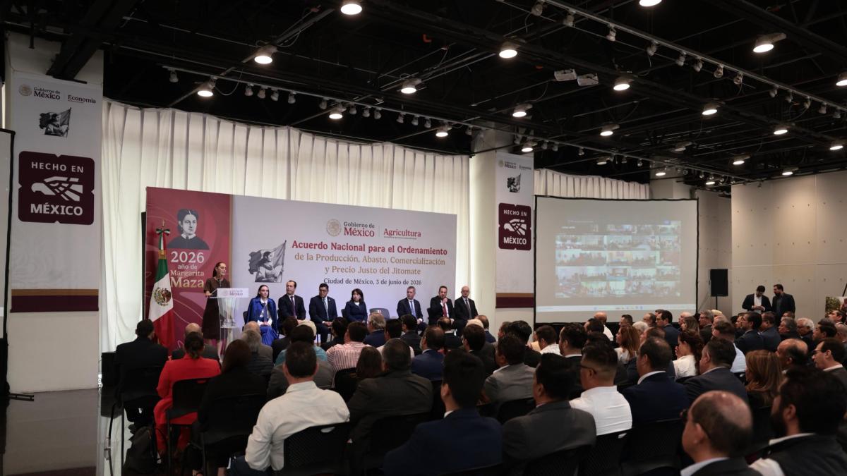 Sheinbaum acuerda con jitomateros priorizar mercado nacional