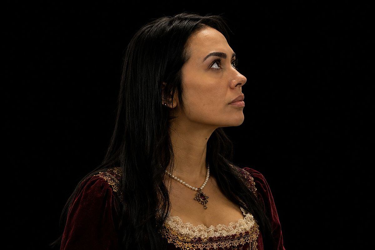 Lucía Oxenford protagoniza obra "El hombre que ríe", la emblemática novela de Víctor Hugo