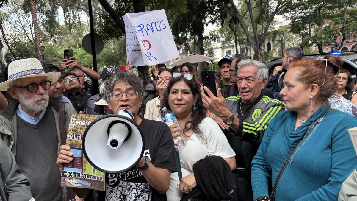 Exigen destituir a Andrés Carreño, titular de la Casa del Poeta