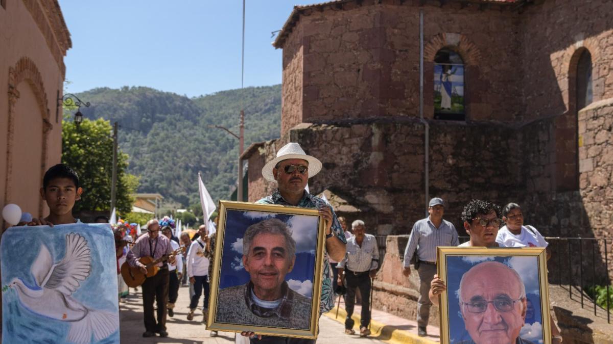Recuerdan homicidio de sacerdotes jesuitas