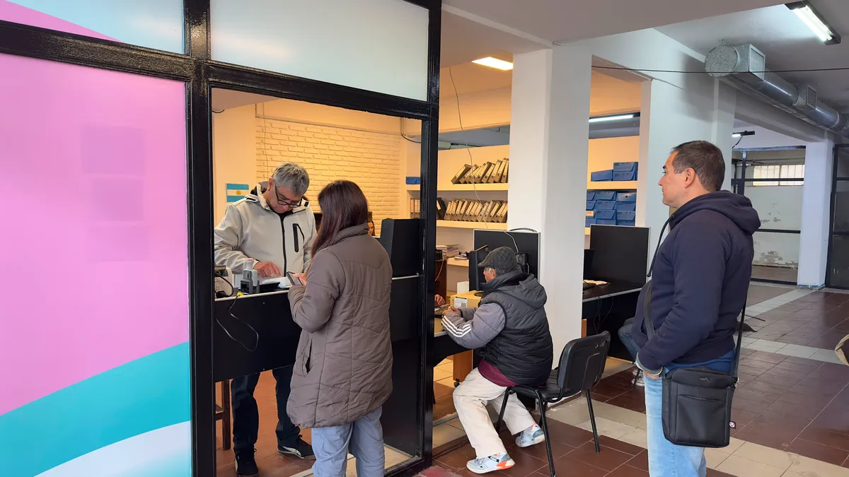 La Oficina de Rentas de Valle Viejo comenzó a atender en el Parador Municipal de Tres Puentes