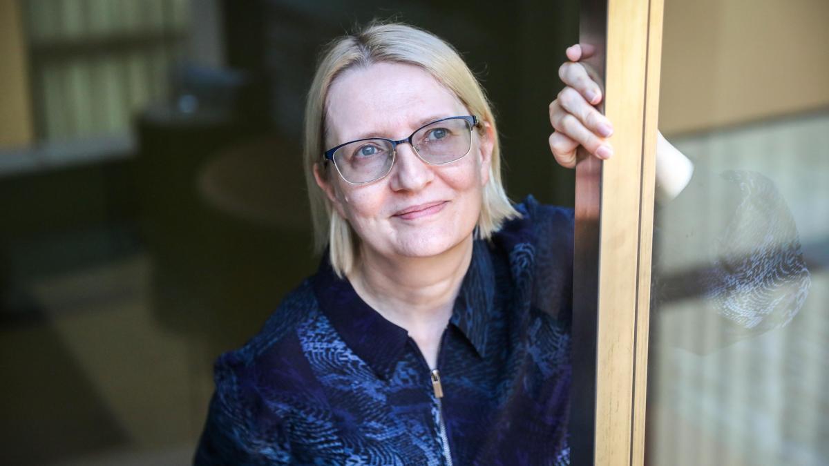 Janice Hallett, la Agatha Christie del siglo XXI, busca conquistar a los niños que odian leer