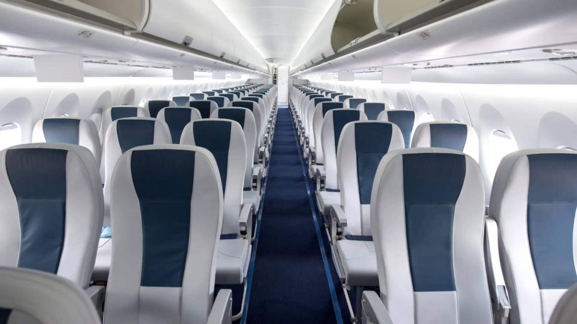 Esta aerolínea de bajo coste ha decidido instalar asientos ya reclinados en varios de sus aviones