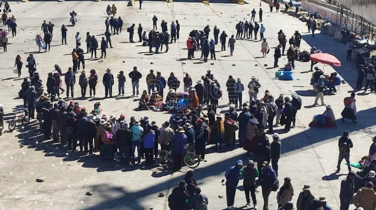 Túpac Katari instruye mantener bloqueos las 24 horas en las 20 provincias de La Paz