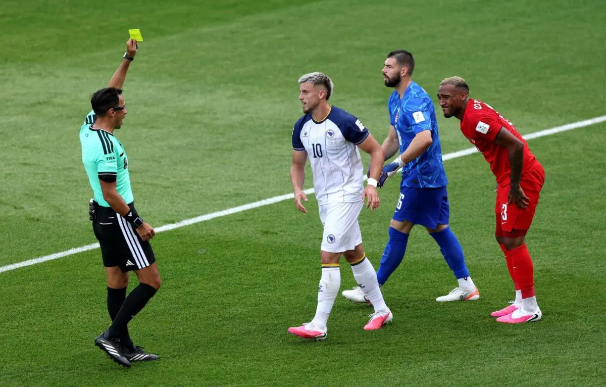 Facundo Tello debutó en el Mundial y dirigió el 1-1 entre Canadá y Bosnia