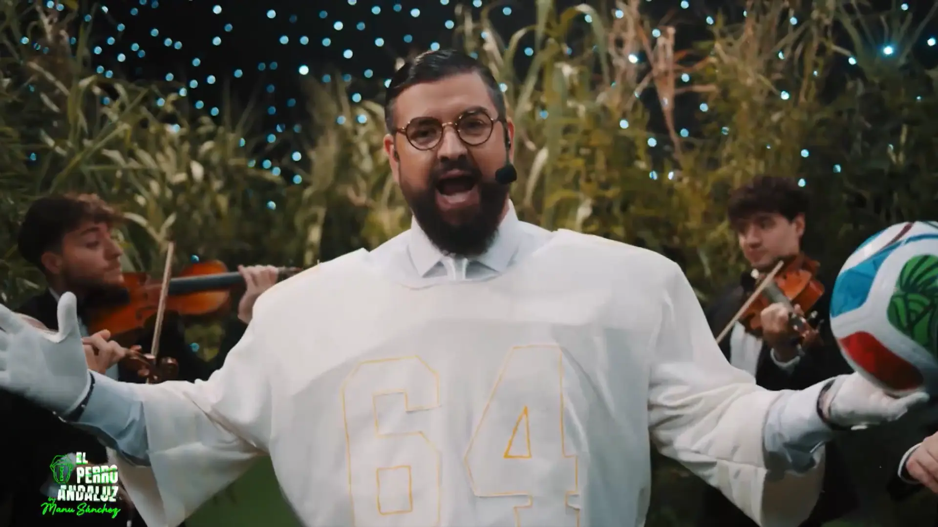 Manu Sánchez parodia a Bad Bunny en el arranque de 'El perro andaluz': "Tengo este programa porque Buenafuente se puso malo"