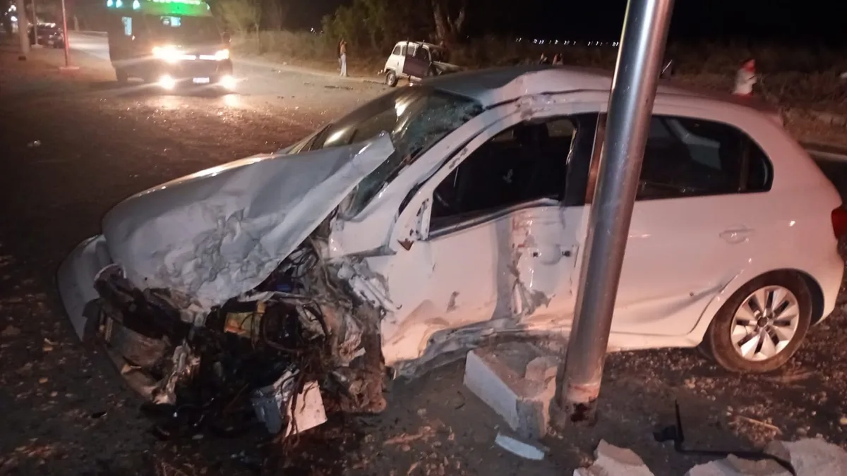 Tragedia en San Martín: un hombre murió tras un violento choque frontal entre dos autos