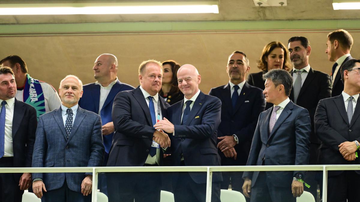 Gianni Infantino, recibido como rey previo al Corea del Sur vs Chequia en Guadalajara