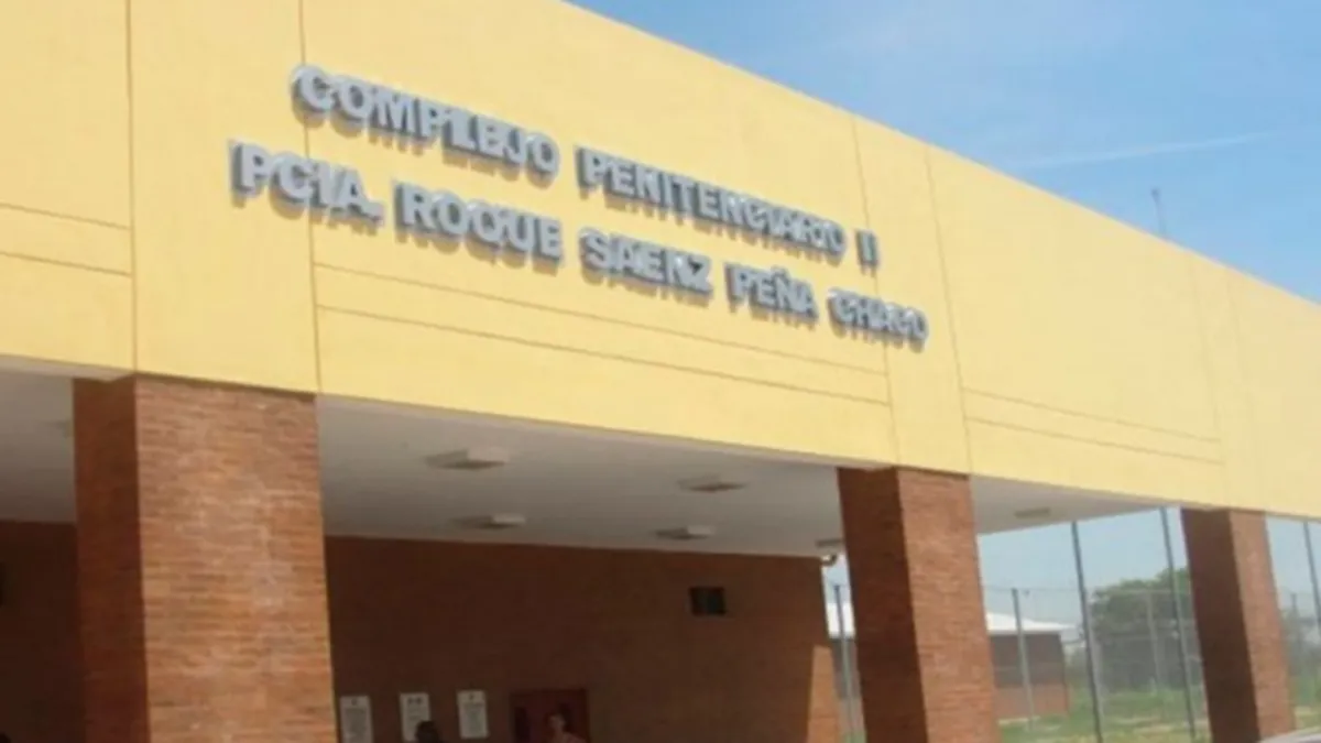 Murió un preso que tenía un celular introducido en el recto