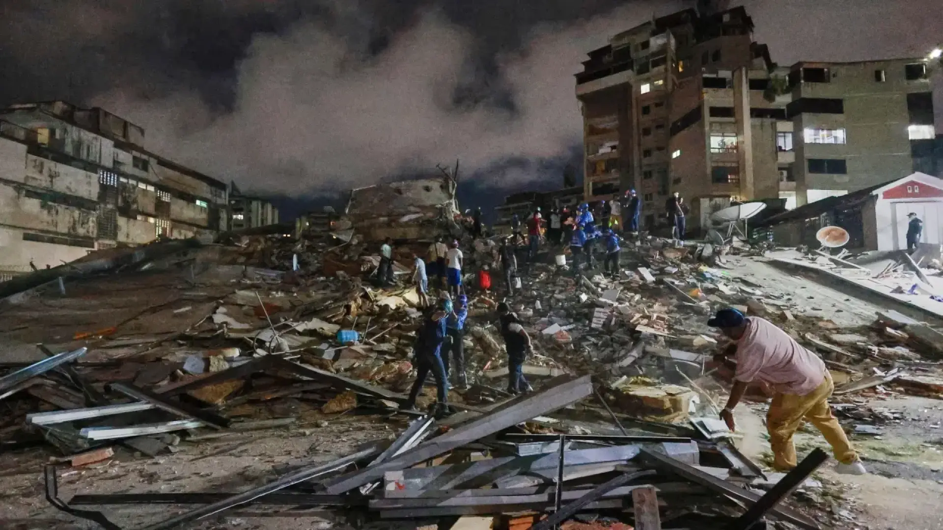 Delcy Rodríguez da un primer balance de 32 muertos y 700 heridos, pero las cifras no incluyen a la zona más afectada