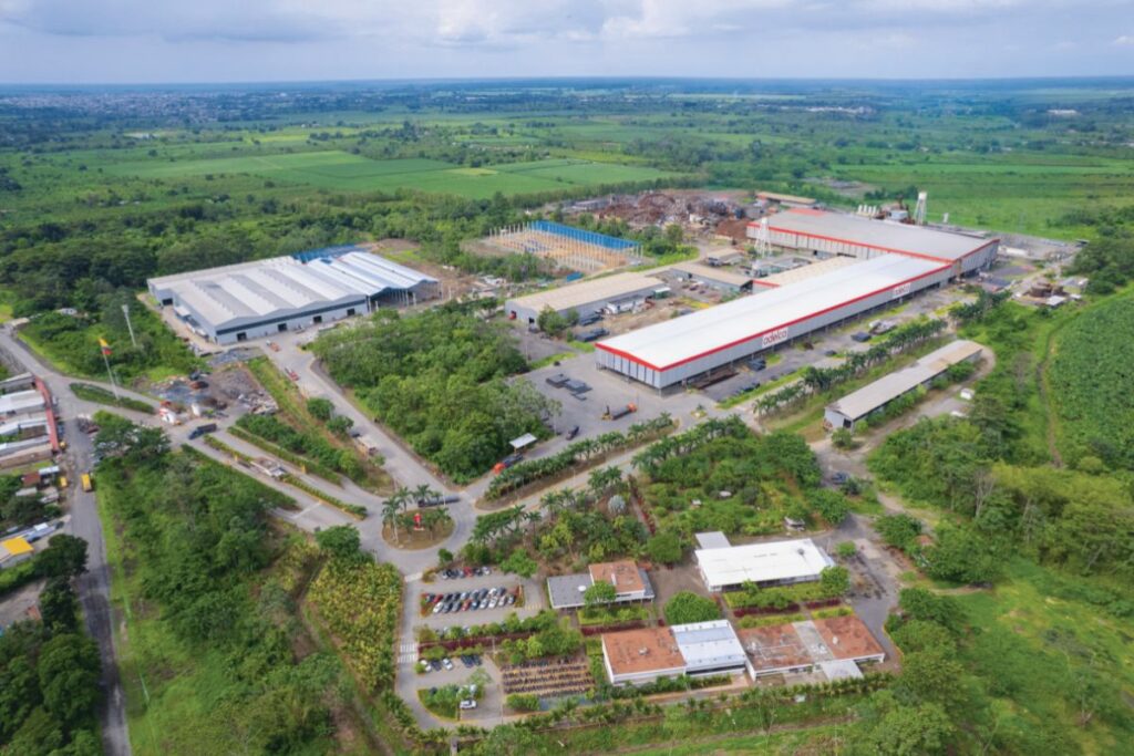Adelca recibe el Reconocimiento Punto Azul y lidera la sostenibilidad hídrica industrial en Ecuador
