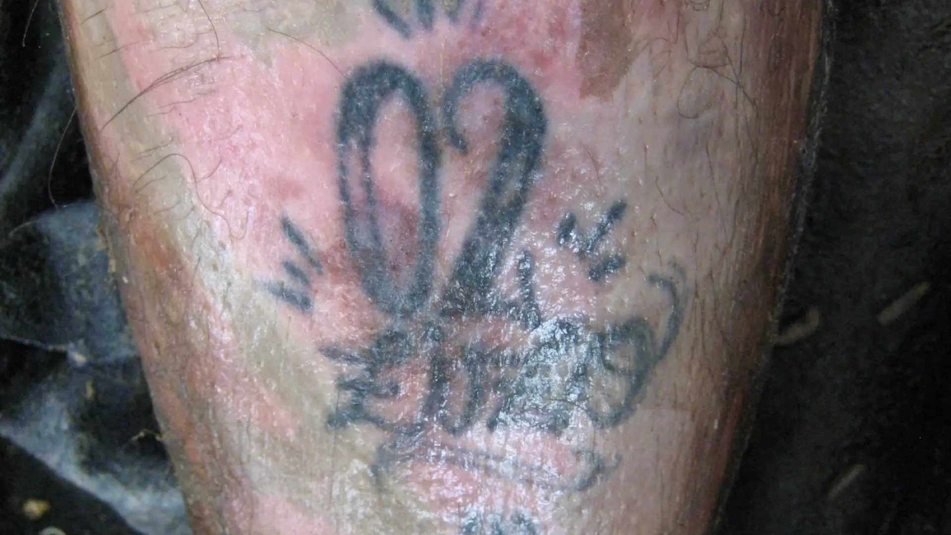 La Guardia Civil pide ayuda para identificar a un hombre hallado sin vida en Valencia con el tatuaje "02 ZUZO"
