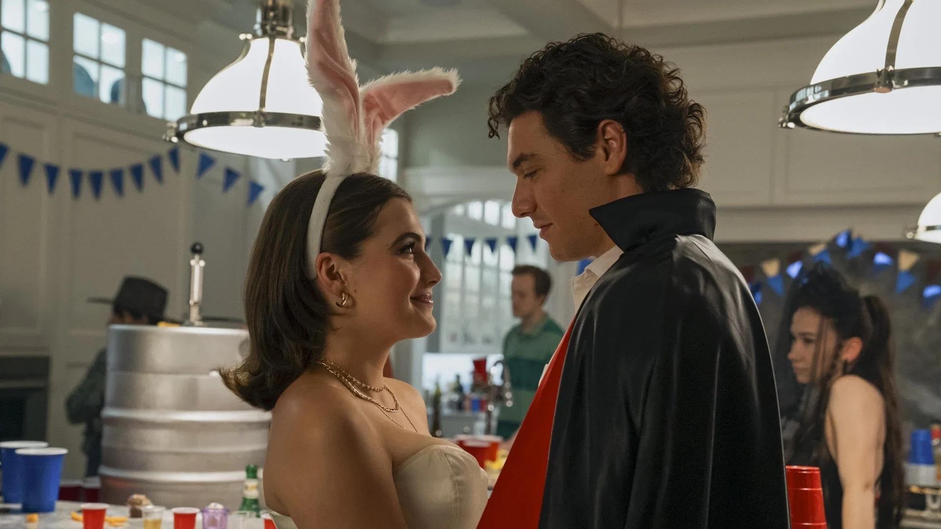 Quiénes son Ella Bright y Belmont Cameli, los protagonistas de 'Off Campus', la nueva serie viral