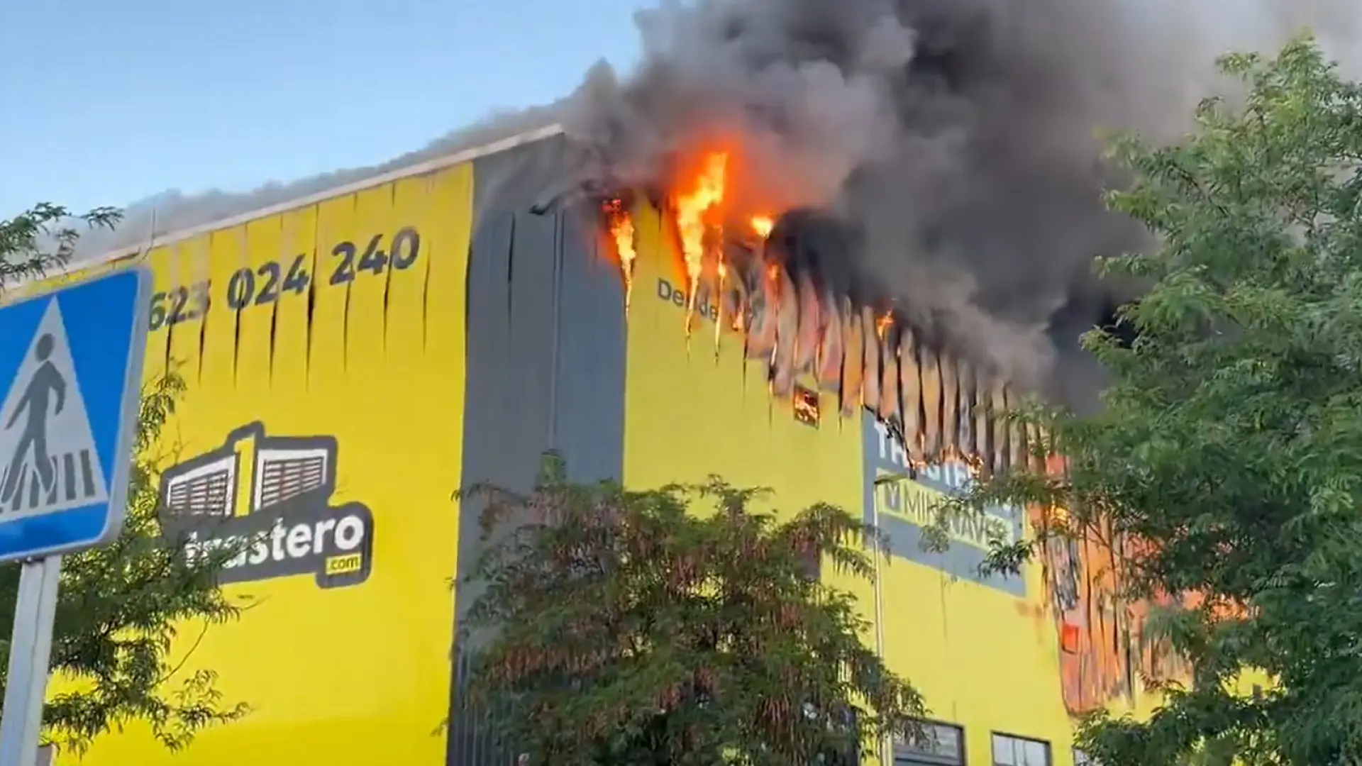 Incendio en Madrid: arde una nave de trasteros en Villaverde y provoca el desalojo de una gasolinera