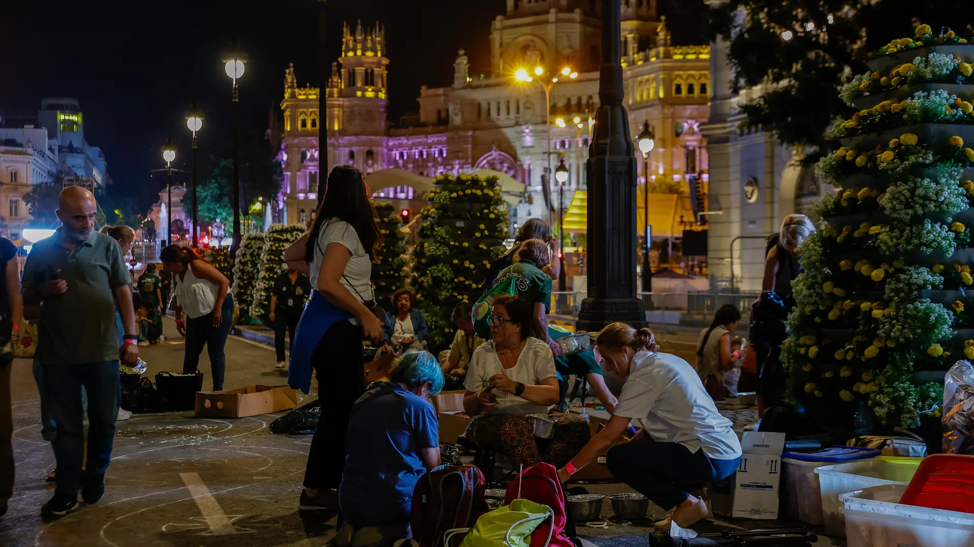 Miles de personas viven entre la fe y el desvelo la Noche en Blanco y Amarillo