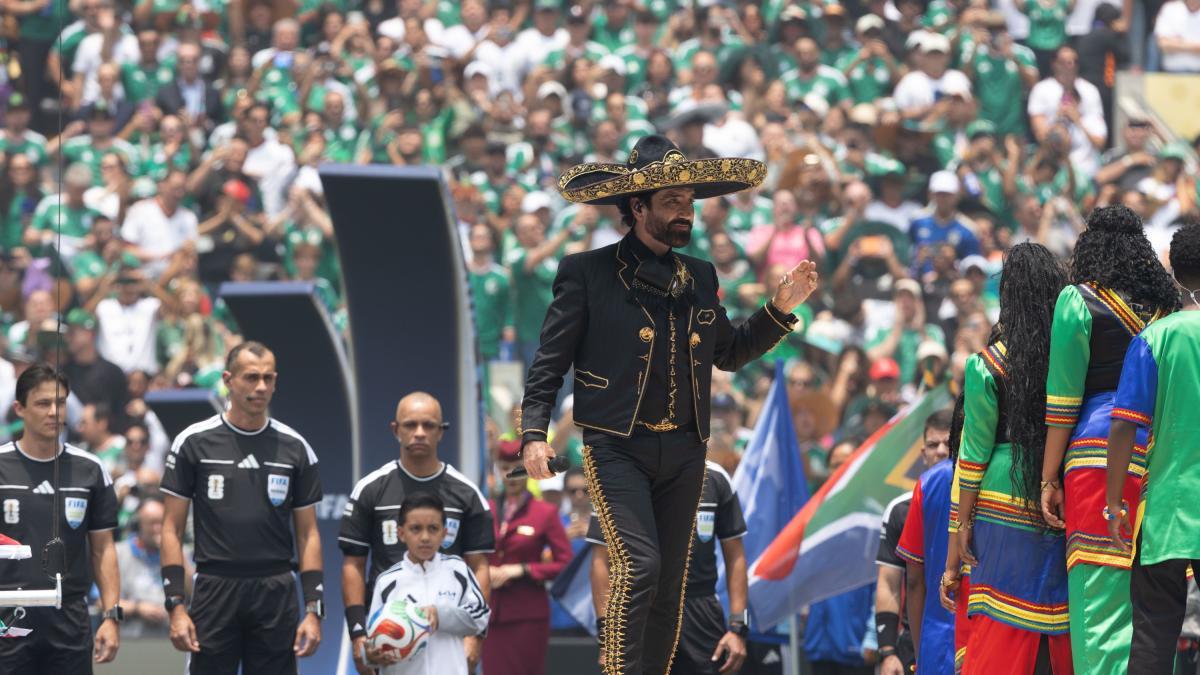 Alejandro Fernández lanza emotivo mensaje tras entonar el Himno en el Mundial