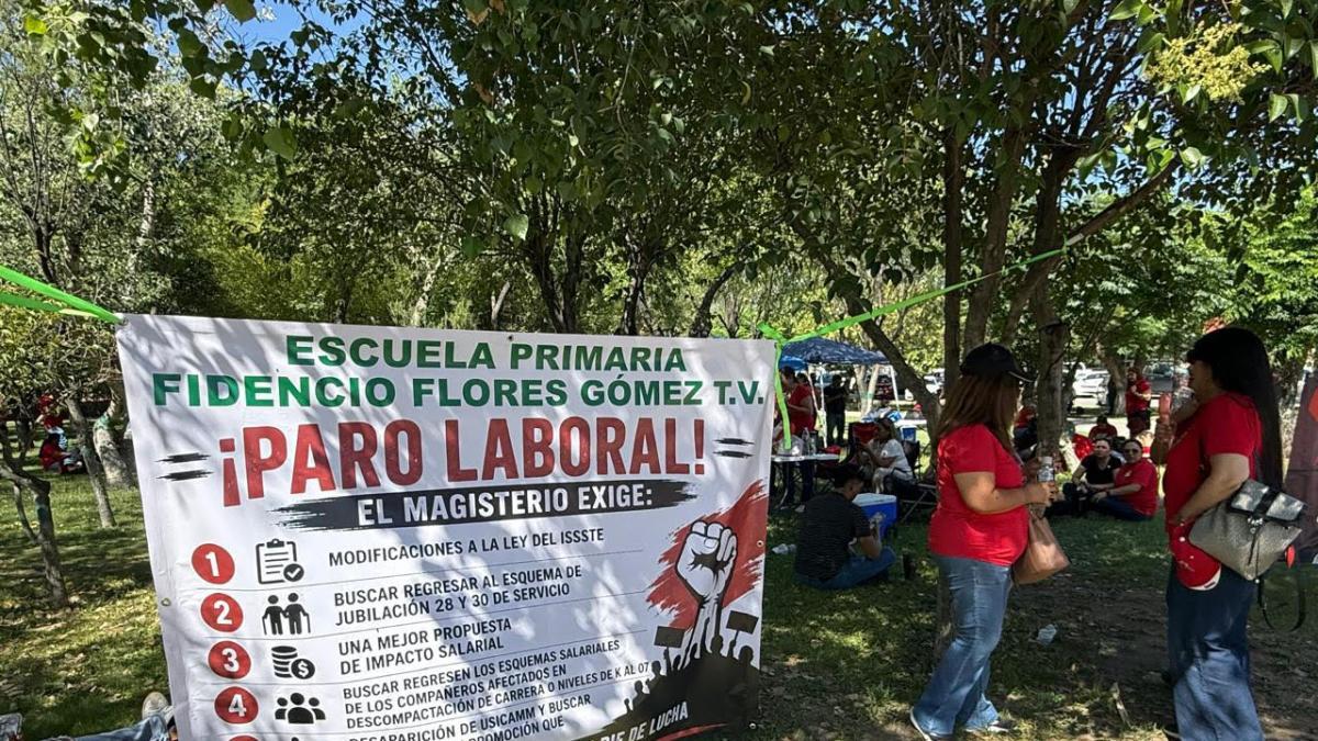 Maestros de Coahuila se manifiestan en instalaciones de la Secretaría de Educación