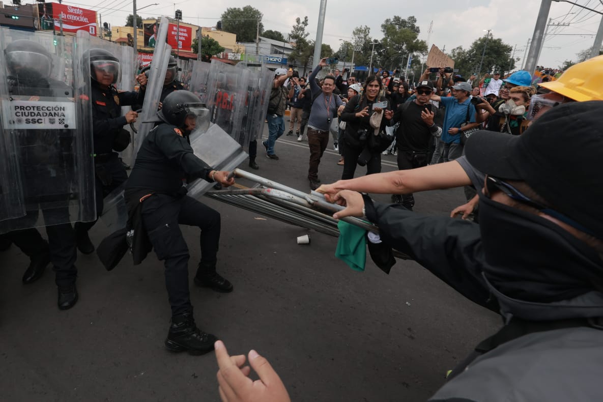 Mundial 2026: Bloque negro y policías se enfrentan en el Estadio CdMx