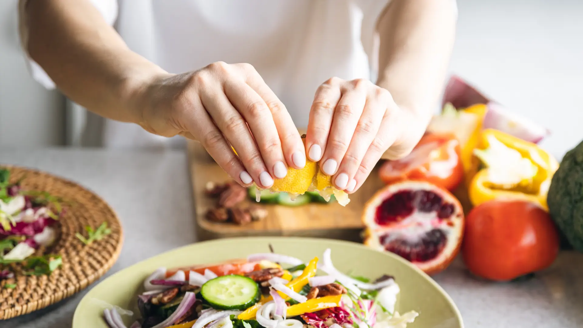 Un nutricionista experto en longevidad señala el cambio en la dieta que puede mejorar tu salud