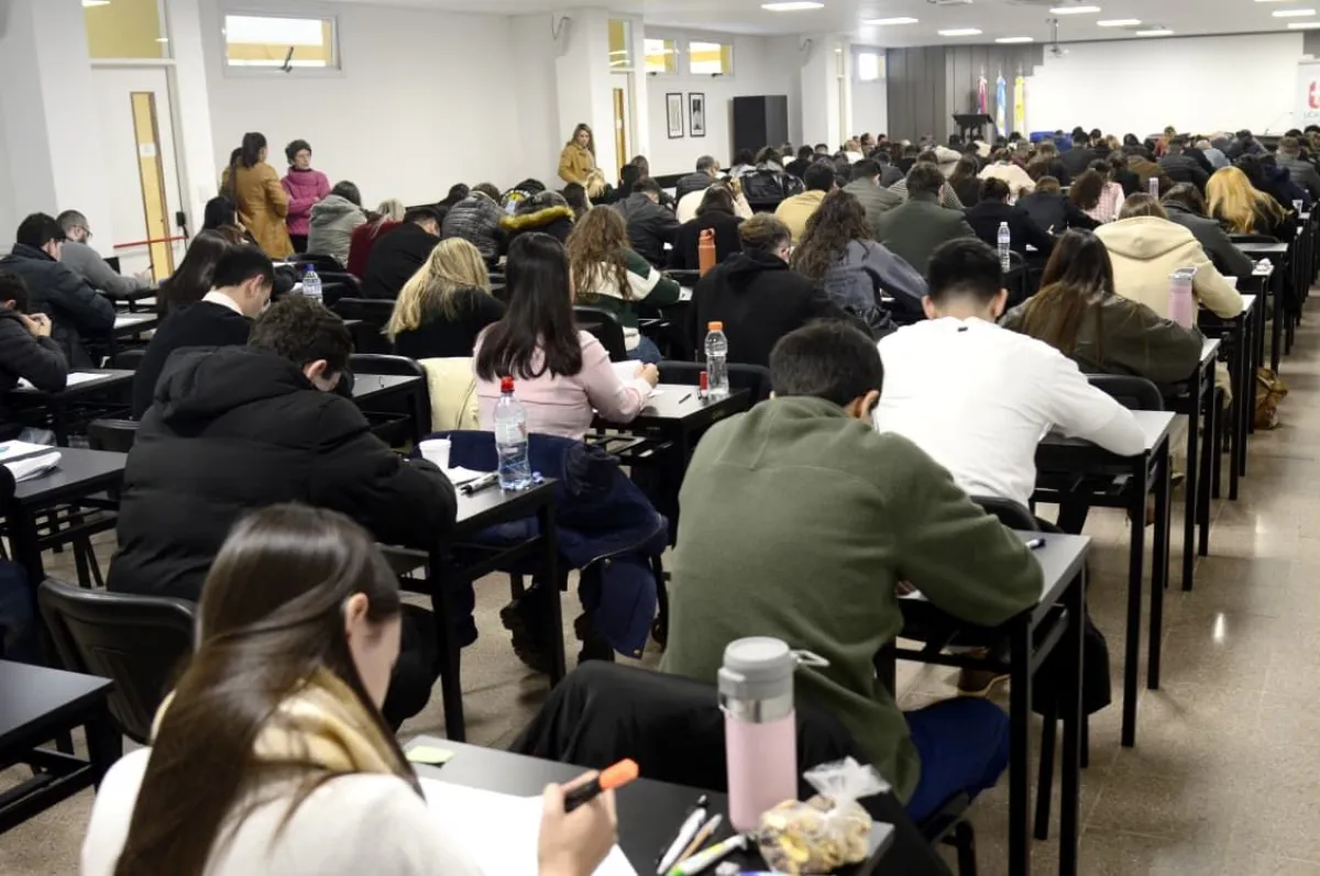 Misiones: más de 200 profesionales rinden el examen de residencias médicas