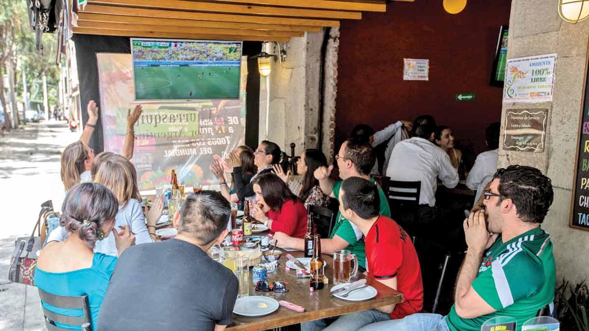 Amagan con multas a los restauranteros previo al arranque del Mundial