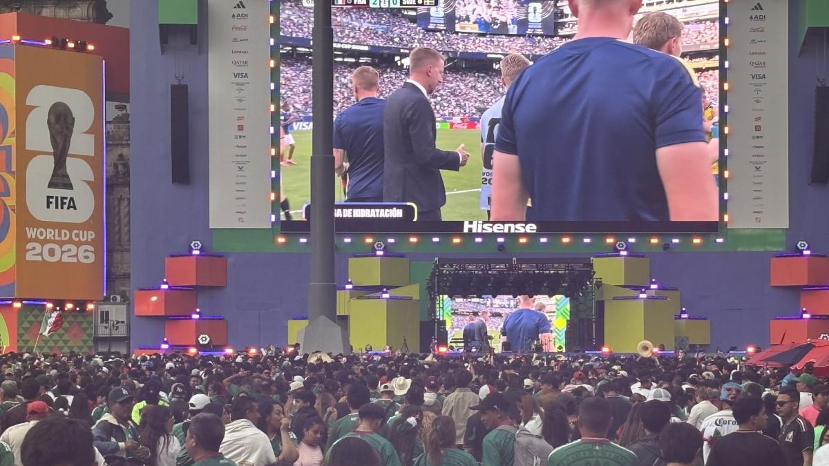 Afición mexicana vuelve a saturar Fan Fest del Zócalo