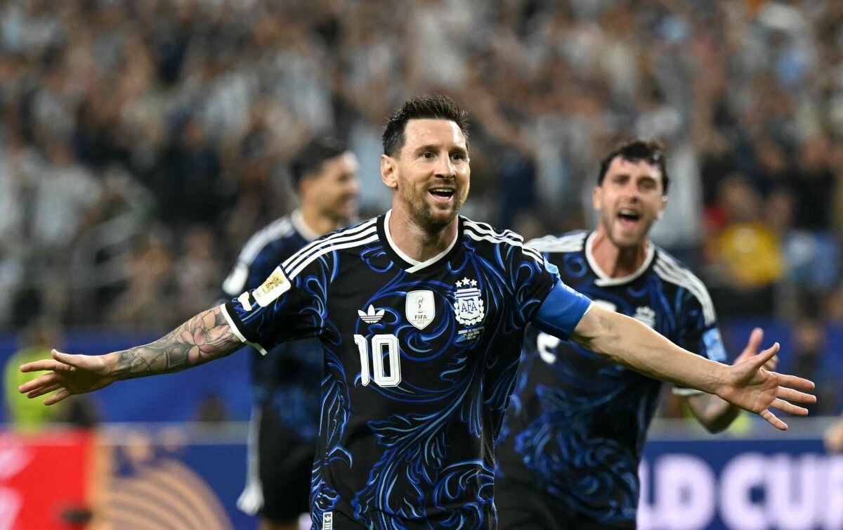 ¡Apareció el genio! Golazo de tiro libre de Messi para el 3-1 de Argentina vs Jordania
