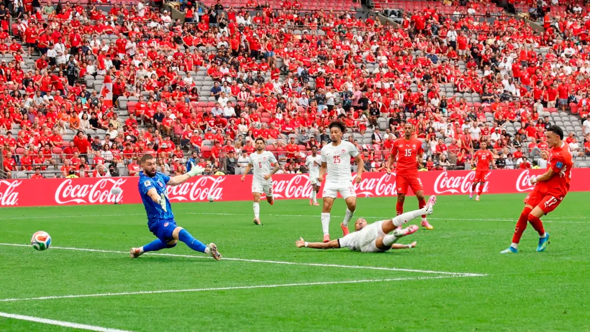Suiza venció a Canadá por 2-1 y cerró la fase inicial de líder