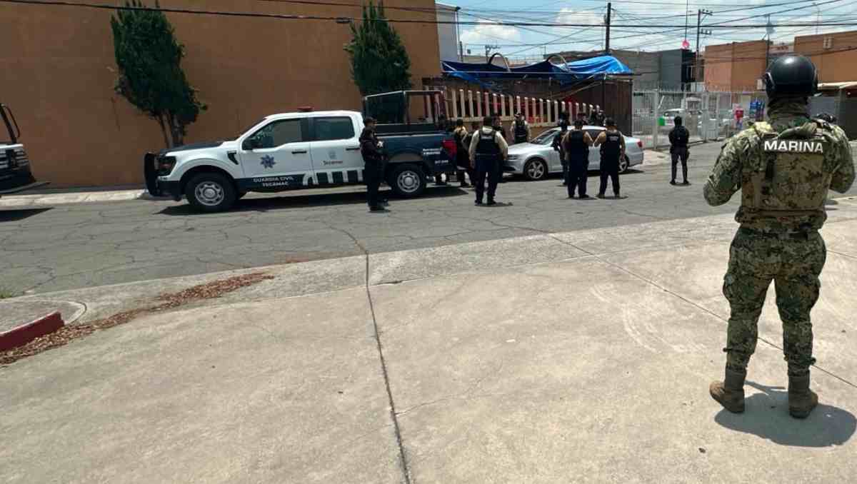 Identifican a presunto hombre armado que mantiene rehenes en Tecámac