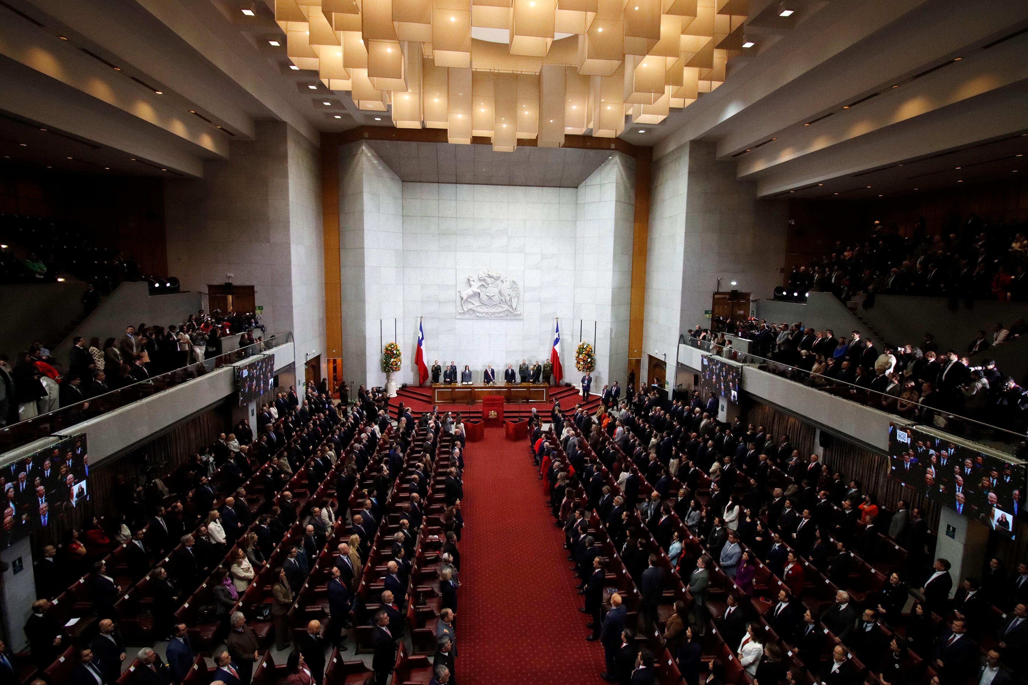 A pesar de "invitación" de Kast a discutir, megaproyecto tendrá su primer choque este martes en el Senado