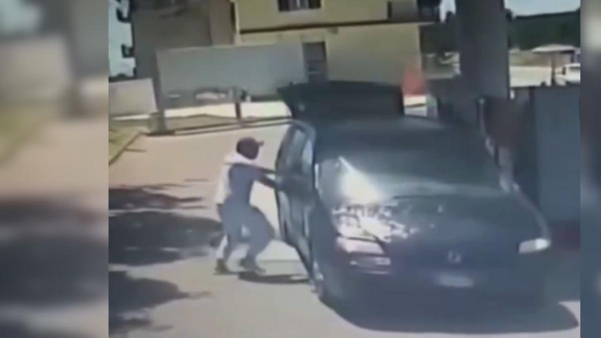 Dos detenidos por quemar vivos dentro de un coche a cuatro jornaleros en el sur de Italia