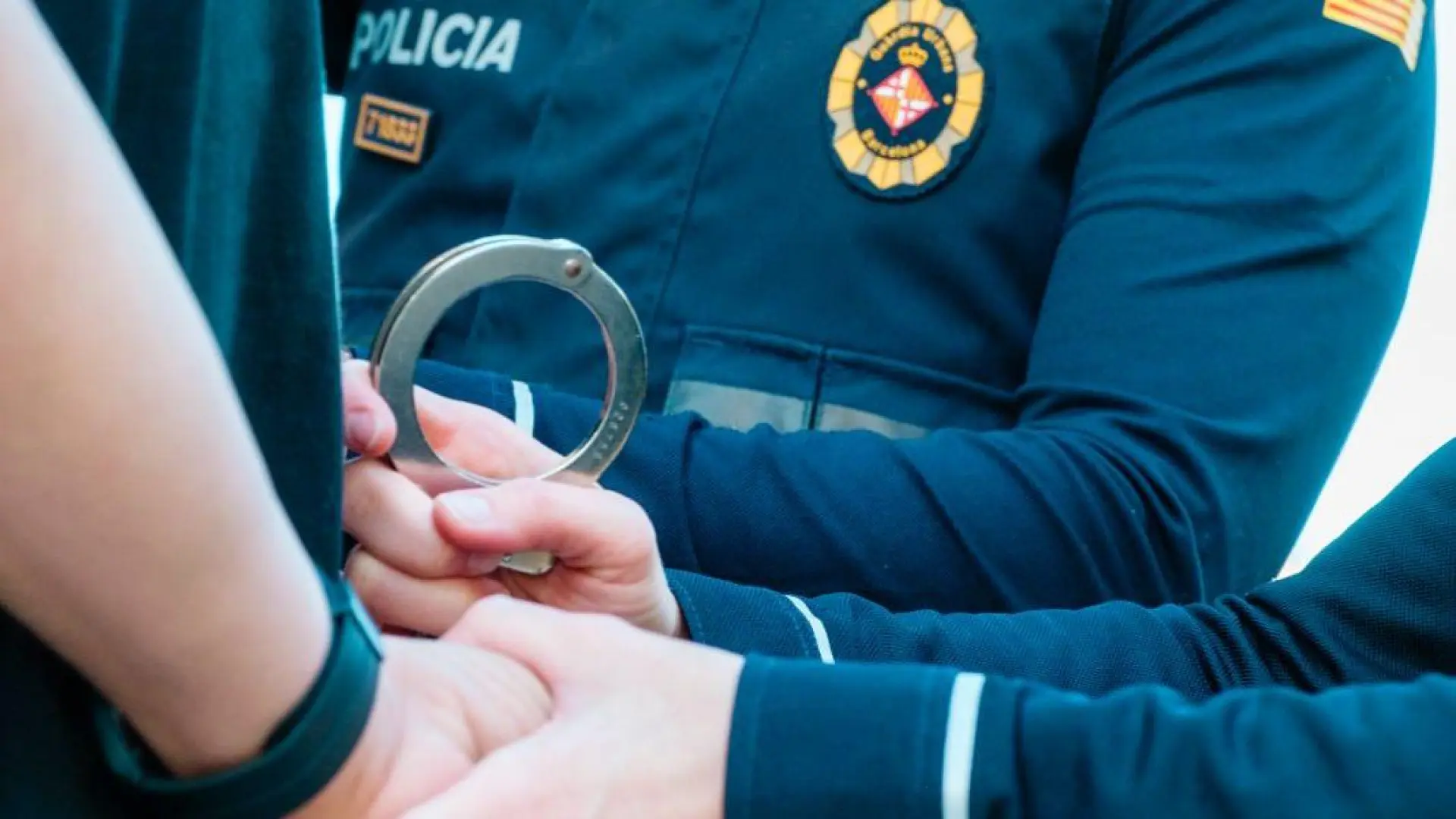 La Guardia Urbana y los Mossos detienen a 4 personas por vender cocaína, heroína y éxtasis a turistas en las Ramblas de Barcelona