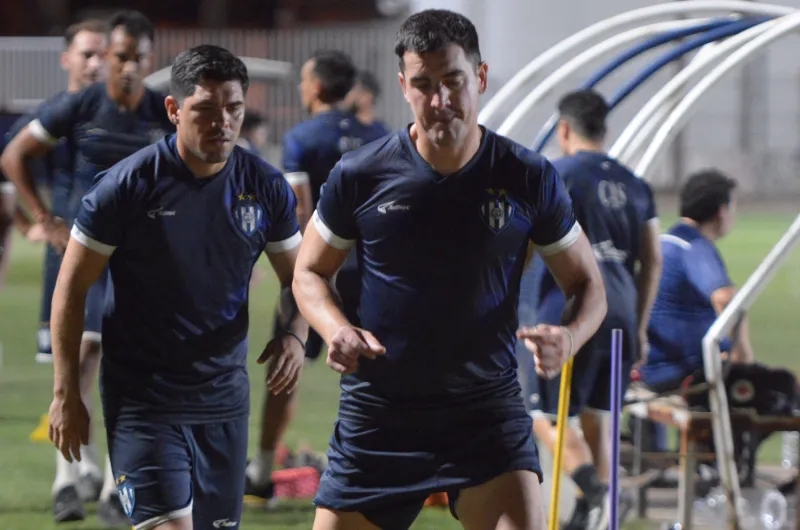 Fernández asume el desafío de Sarmiento: «Queremos ganar y estamos obligados a eso»
