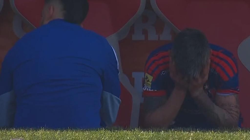 Charles Aránguiz enciende las alarmas: abandona lesionado y rompe en llanto en el partido de la U ante Audax Italiano