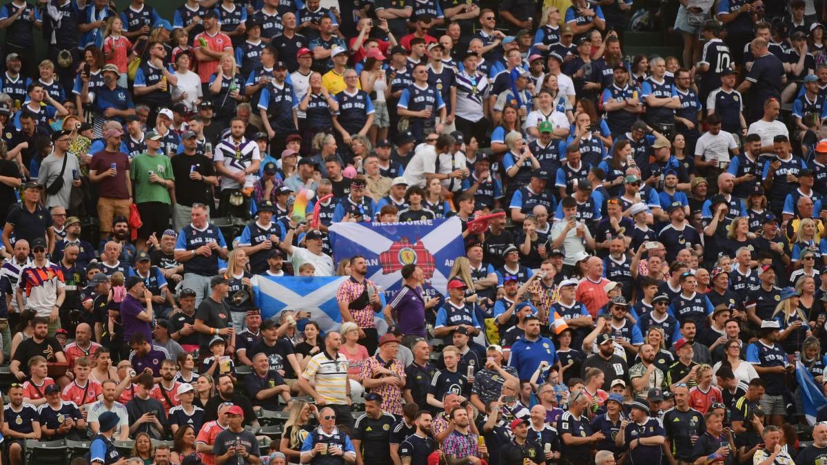 ¡Inolvidable invasión! Aficionados de Escocia arman una fiesta nunca antes vista en la MLB