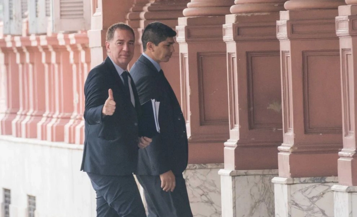 Santilli dijo que Manuel Adorni estaba "anímicamente destruido"