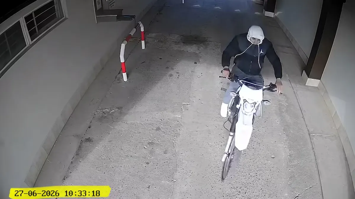 Brutal ataque en un hotel alojamiento: un hombre entró a una habitación y baleó a un joven de 22 años