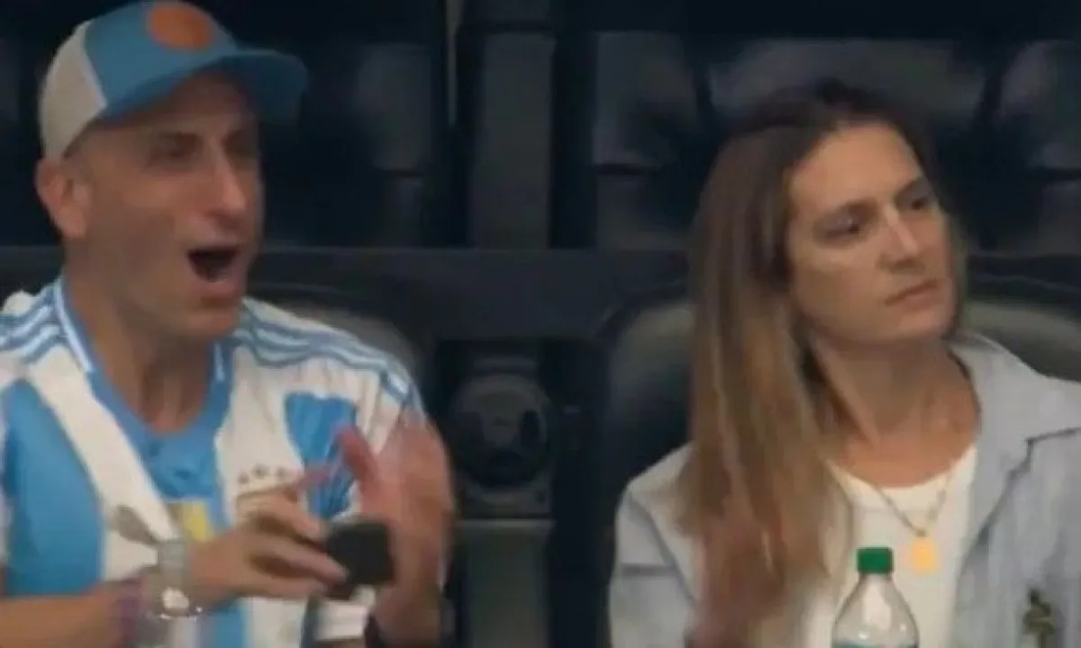 Manuel Ginóbili dijo presente en Dallas y alentó a la Selección ante Austria