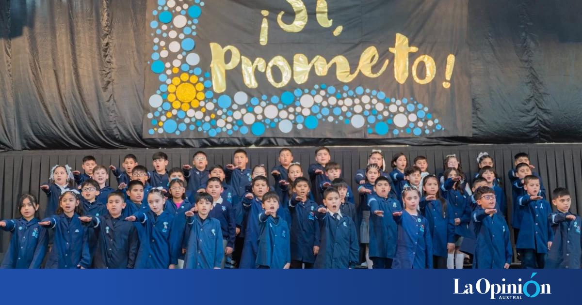 Emotiva Promesa a la Bandera de la primera promoción de la Escuela Municipal: "Es un compromiso con los valores de la Patria"