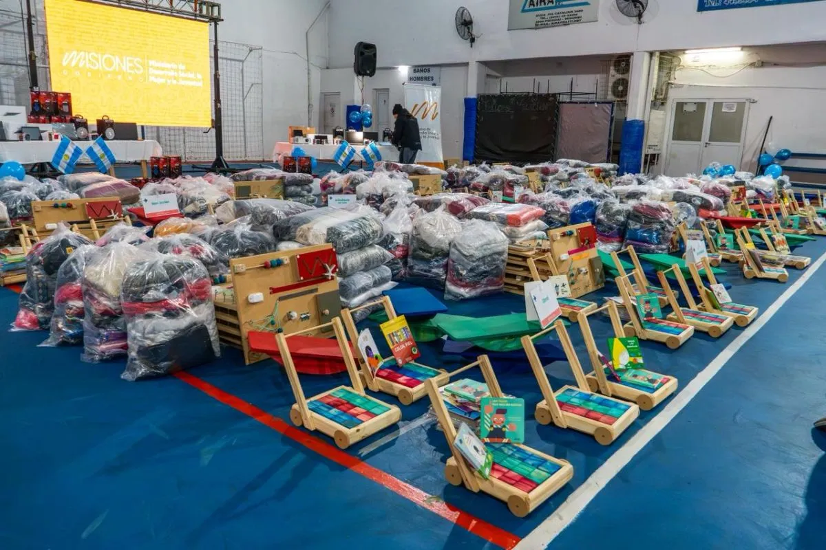 La Provincia entregó equipamiento a municipios para fortalecer espacios de primera infancia
