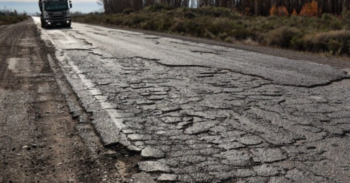 Con el 70% de las rutas en mal estado, el Gobierno apuesta a las privatizaciones para mover a la construcción