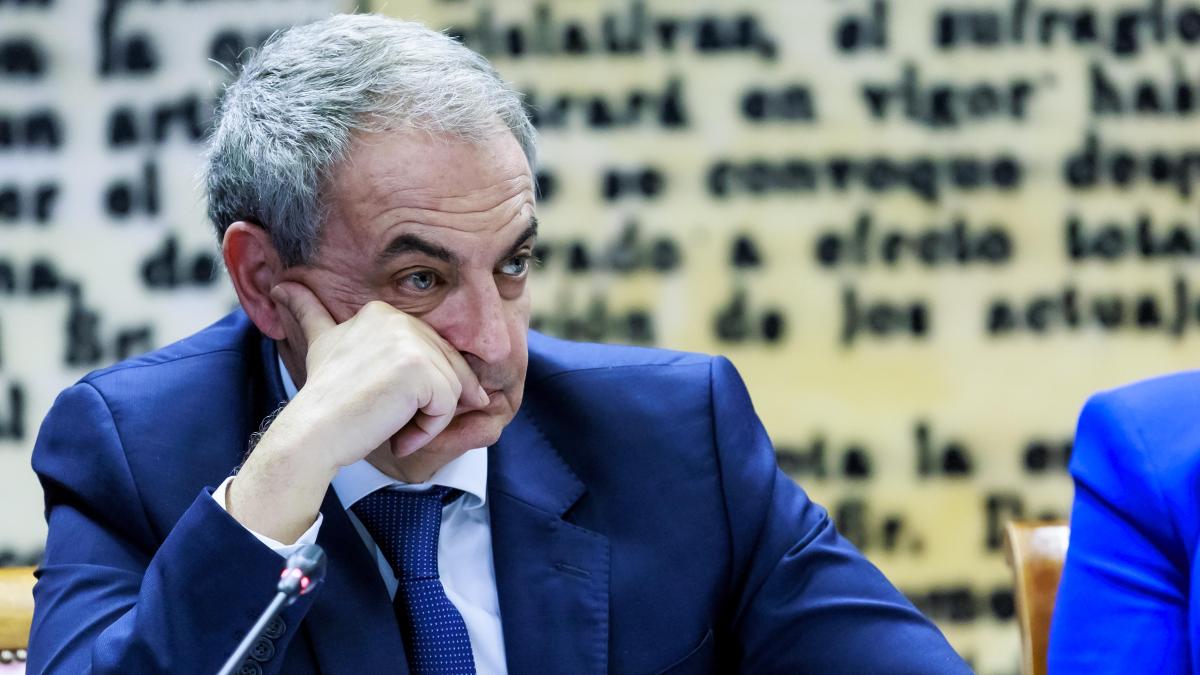 El portavoz de Zapatero se disculpa por "haber inducido a error" sobre el valor de las joyas del expresidente
