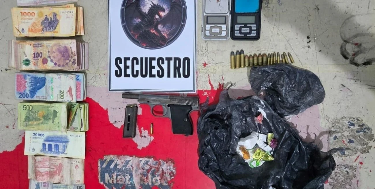 Cayó un joven tras una persecución policial; secuestraron un arma, droga y dinero en efectivo
