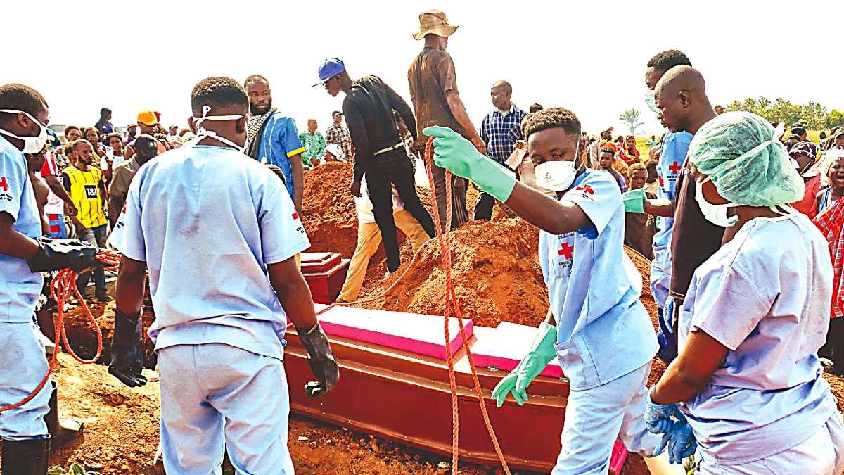 Muertes por ébola en Congo, cerca de 200; hay más de 800 casos confirmados