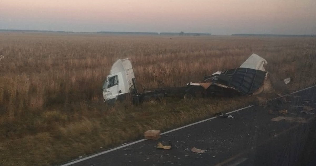 Impactante choque frontal entre un colectivo y un camión en Corrientes: hay un muerto