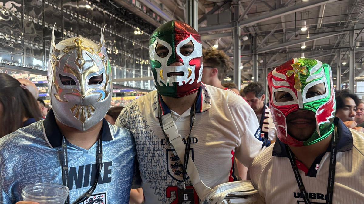 Mexicanos desafían prohibición de la FIFA; portan máscaras en el Inglaterra vs Croacia