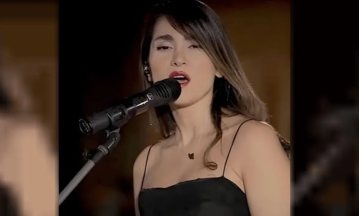 Irán condenó a 74 latigazos a una cantante por actuar sin hiyab