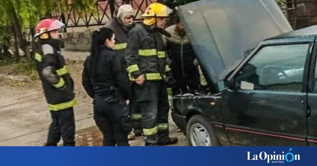 Una avería en el sistema de refrigeración de un auto motivó la intervención de Bomberos