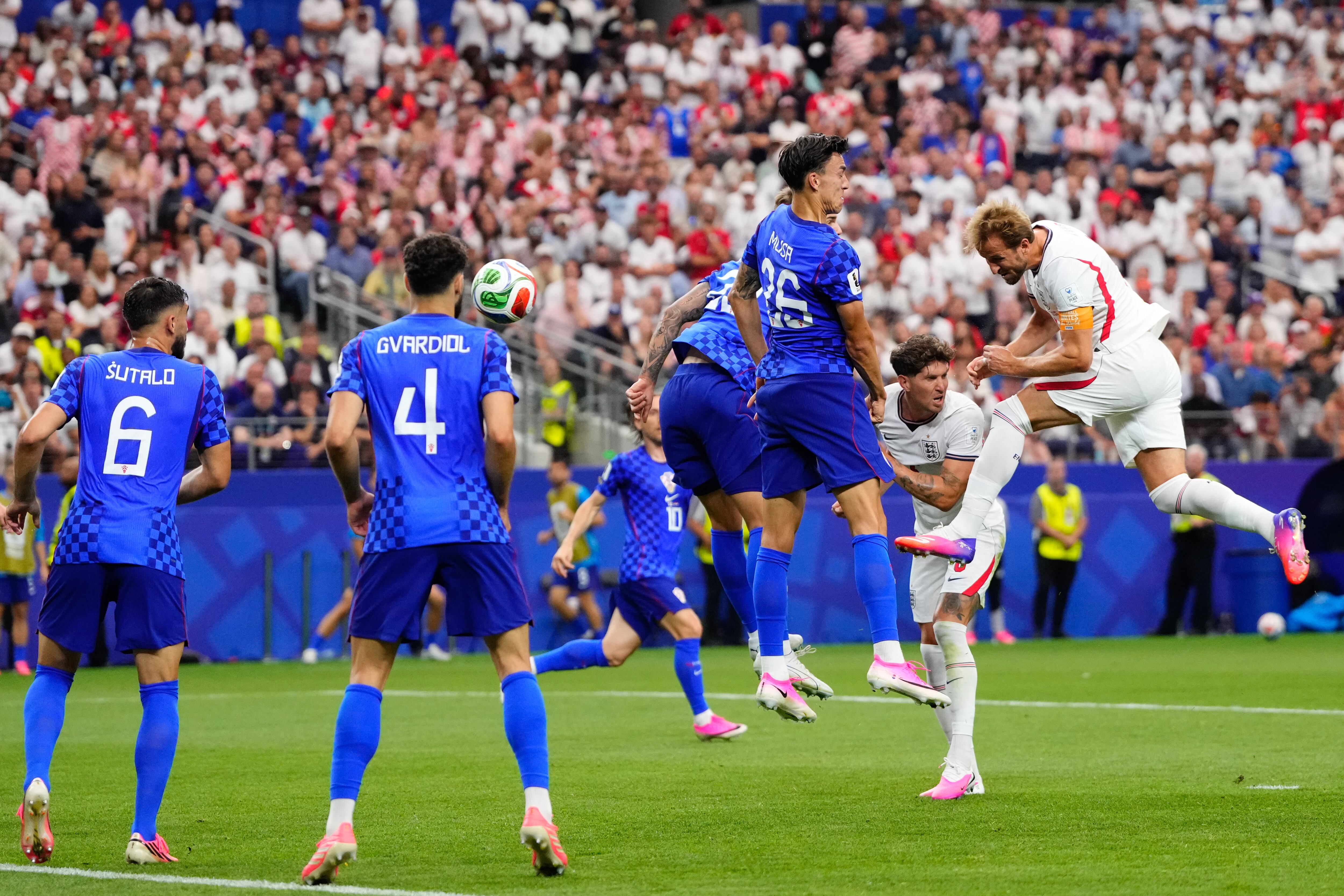 Kane y Bellingham lanzan a Inglaterra ante Croacia
